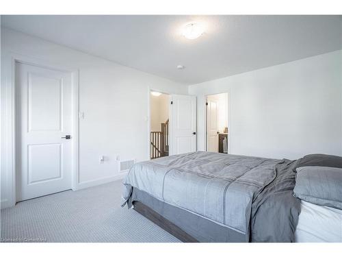 33 Southam Lane, Hamilton, ON - Indoor Photo Showing Bedroom