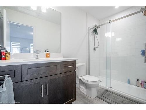 33 Southam Lane, Hamilton, ON - Indoor Photo Showing Bathroom