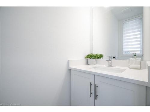 33 Southam Lane, Hamilton, ON - Indoor Photo Showing Bathroom