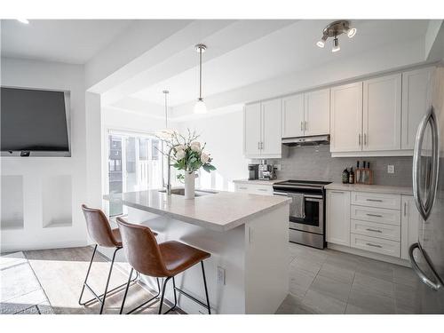 33 Southam Lane, Hamilton, ON - Indoor Photo Showing Kitchen