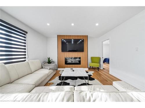 528 Main Street W, Grimsby, ON - Indoor Photo Showing Living Room With Fireplace