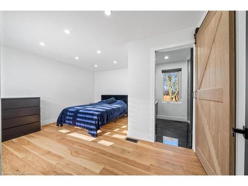 528 Main Street W, Grimsby, ON - Indoor Photo Showing Bedroom