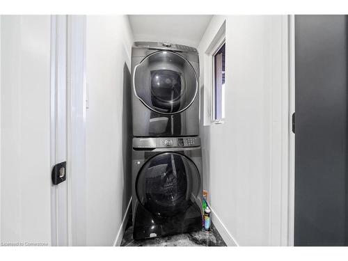 528 Main Street W, Grimsby, ON - Indoor Photo Showing Laundry Room