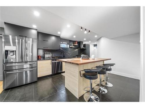 528 Main Street W, Grimsby, ON - Indoor Photo Showing Kitchen With Upgraded Kitchen