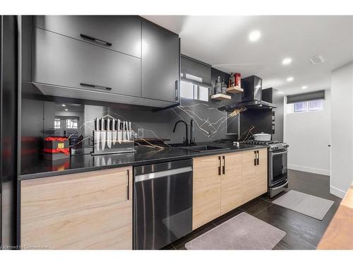 528 Main Street W, Grimsby, ON - Indoor Photo Showing Kitchen