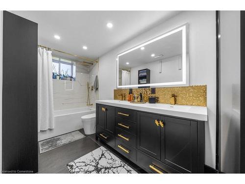 528 Main Street W, Grimsby, ON - Indoor Photo Showing Bathroom