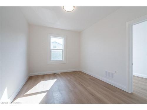 Upper-263 Kensington Avenue N, Hamilton, ON - Indoor Photo Showing Other Room