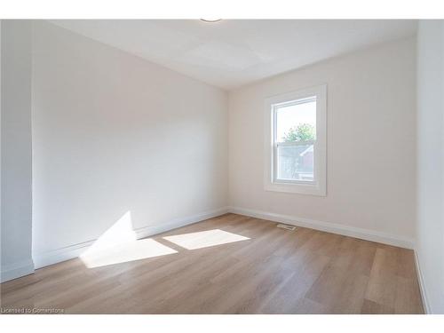 Upper-263 Kensington Avenue N, Hamilton, ON - Indoor Photo Showing Other Room