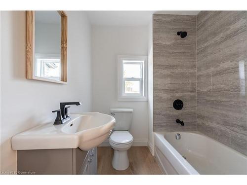 Upper-263 Kensington Avenue N, Hamilton, ON - Indoor Photo Showing Bathroom