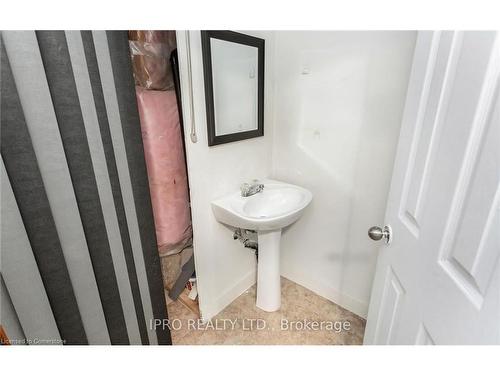 83 Bankfield Crescent, Stoney Creek, ON - Indoor Photo Showing Bathroom