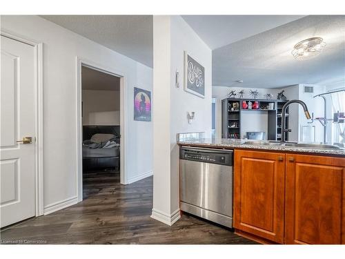 1115-135 James Street, Hamilton, ON - Indoor Photo Showing Kitchen