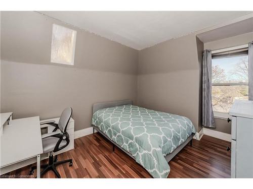 20 Sarah Street, Brantford, ON - Indoor Photo Showing Bedroom