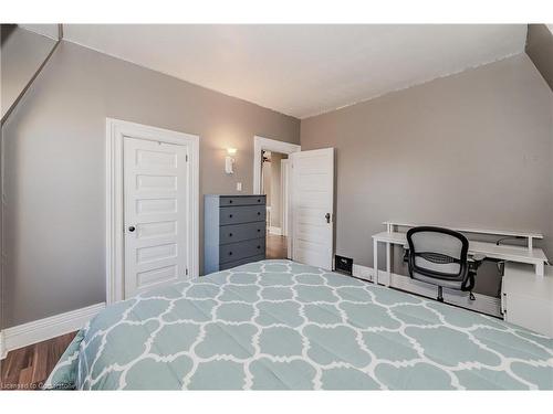 20 Sarah Street, Brantford, ON - Indoor Photo Showing Bedroom