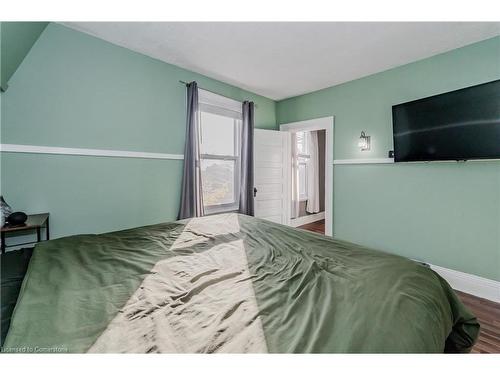 20 Sarah Street, Brantford, ON - Indoor Photo Showing Bedroom