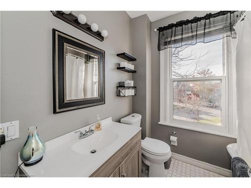 20 Sarah Street, Brantford, ON - Indoor Photo Showing Bathroom