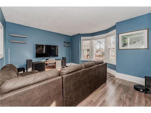 20 Sarah Street, Brantford, ON - Indoor Photo Showing Living Room