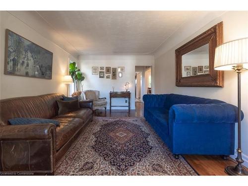 94 Queensdale Avenue E, Hamilton, ON - Indoor Photo Showing Living Room