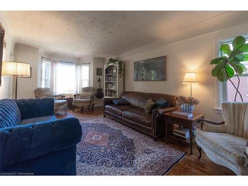 94 Queensdale Avenue E, Hamilton, ON - Indoor Photo Showing Living Room