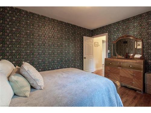 94 Queensdale Avenue E, Hamilton, ON - Indoor Photo Showing Bedroom