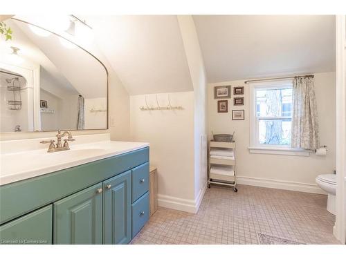 94 Queensdale Avenue E, Hamilton, ON - Indoor Photo Showing Bathroom