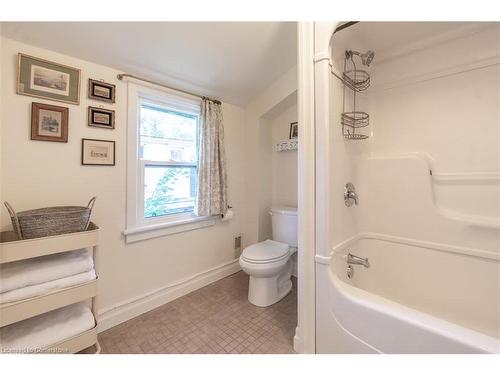 94 Queensdale Avenue E, Hamilton, ON - Indoor Photo Showing Bathroom