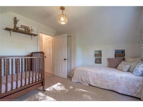 94 Queensdale Avenue E, Hamilton, ON - Indoor Photo Showing Bedroom