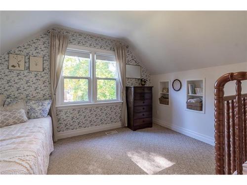 94 Queensdale Avenue E, Hamilton, ON - Indoor Photo Showing Bedroom