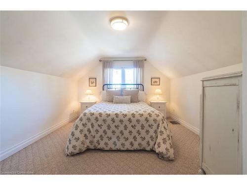 94 Queensdale Avenue E, Hamilton, ON - Indoor Photo Showing Bedroom