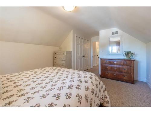 94 Queensdale Avenue E, Hamilton, ON - Indoor Photo Showing Bedroom