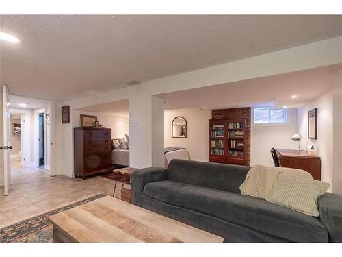 94 Queensdale Avenue E, Hamilton, ON - Indoor Photo Showing Living Room