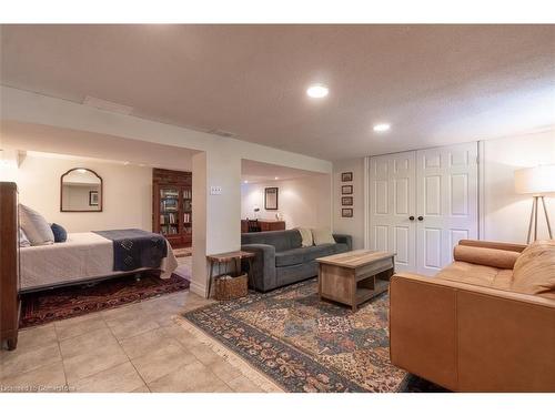 94 Queensdale Avenue E, Hamilton, ON - Indoor Photo Showing Living Room