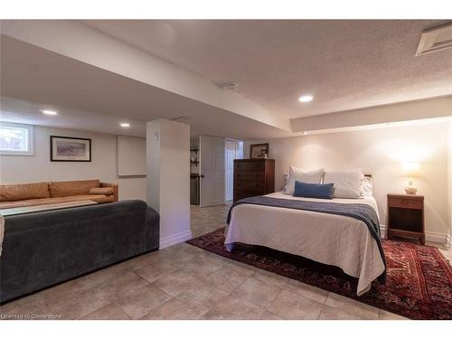 94 Queensdale Avenue E, Hamilton, ON - Indoor Photo Showing Bedroom