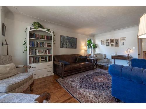 94 Queensdale Avenue E, Hamilton, ON - Indoor Photo Showing Living Room