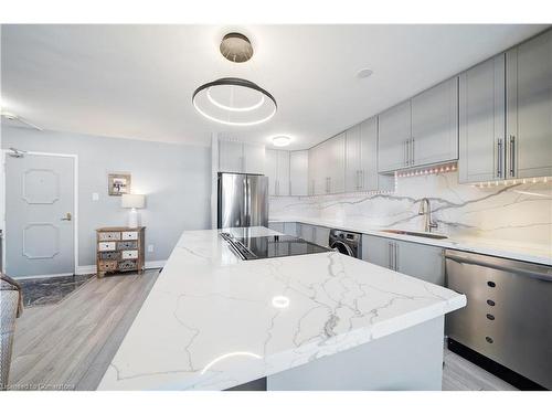 1103-1210 Radom Street, Halton, ON - Indoor Photo Showing Kitchen With Upgraded Kitchen