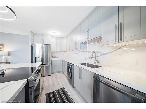 1103-1210 Radom Street, Halton, ON - Indoor Photo Showing Kitchen With Upgraded Kitchen