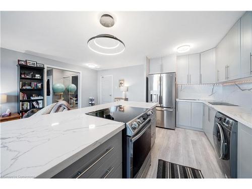 1103-1210 Radom Street, Halton, ON - Indoor Photo Showing Kitchen