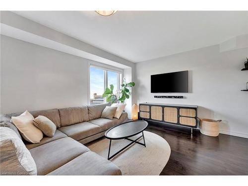 37 Celestial Crescent, Hamilton, ON - Indoor Photo Showing Living Room