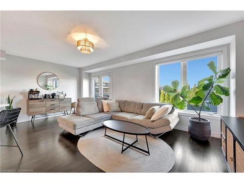 37 Celestial Crescent, Hamilton, ON - Indoor Photo Showing Living Room