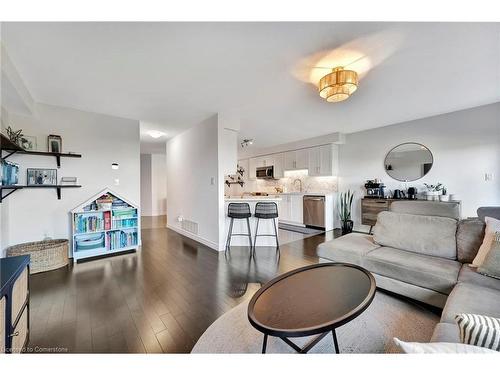 37 Celestial Crescent, Hamilton, ON - Indoor Photo Showing Living Room