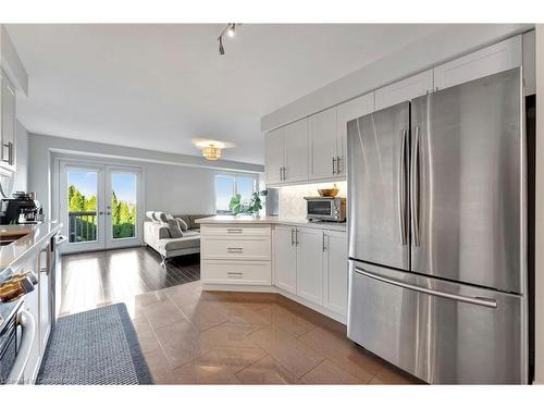 37 Celestial Crescent, Hamilton, ON - Indoor Photo Showing Kitchen