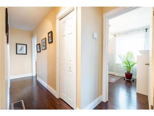 702 Seventh Avenue, Hamilton, ON - Indoor Photo Showing Other Room