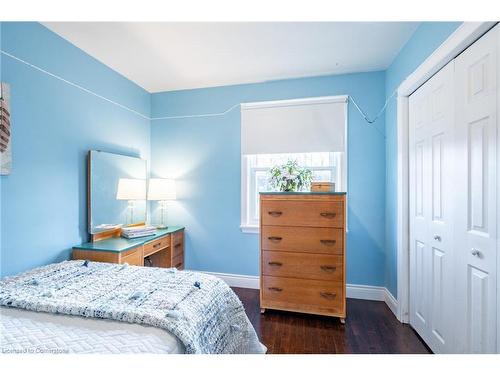 702 Seventh Avenue, Hamilton, ON - Indoor Photo Showing Bedroom