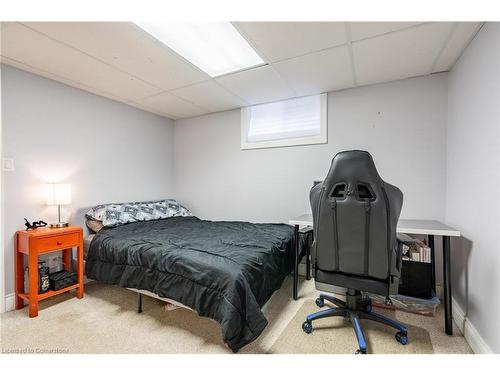 702 Seventh Avenue, Hamilton, ON - Indoor Photo Showing Bedroom