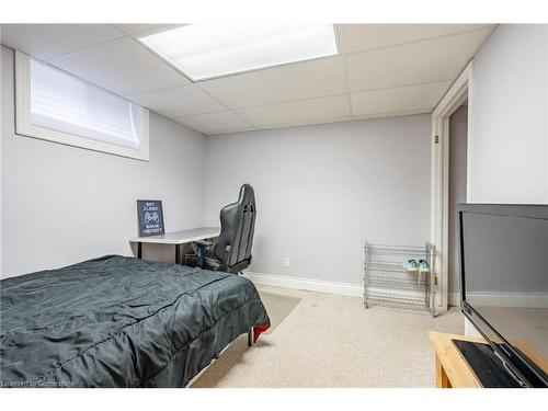 702 Seventh Avenue, Hamilton, ON - Indoor Photo Showing Bedroom