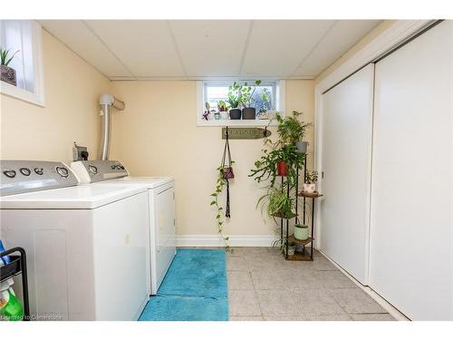 702 Seventh Avenue, Hamilton, ON - Indoor Photo Showing Laundry Room