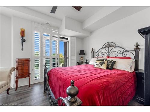 309-10 Concord Place, Grimsby, ON - Indoor Photo Showing Bedroom