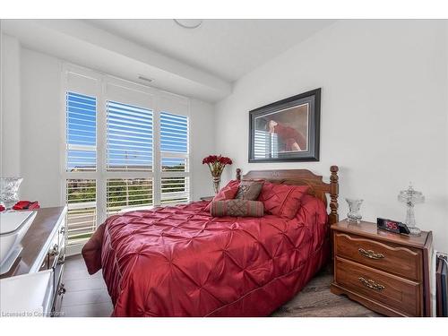 309-10 Concord Place, Grimsby, ON - Indoor Photo Showing Bedroom