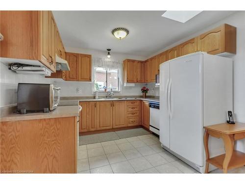 165 Gagliano Drive, Hamilton, ON - Indoor Photo Showing Kitchen