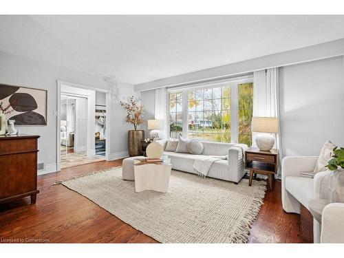 533 Galway Drive, Burlington, ON - Indoor Photo Showing Living Room