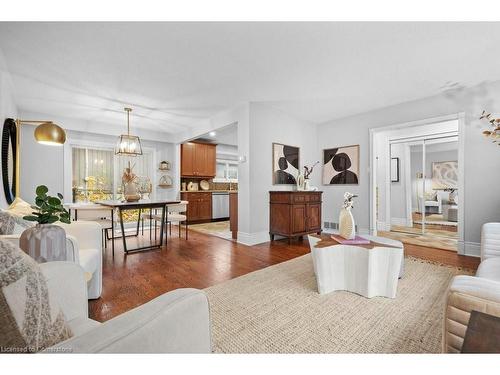 533 Galway Drive, Burlington, ON - Indoor Photo Showing Living Room